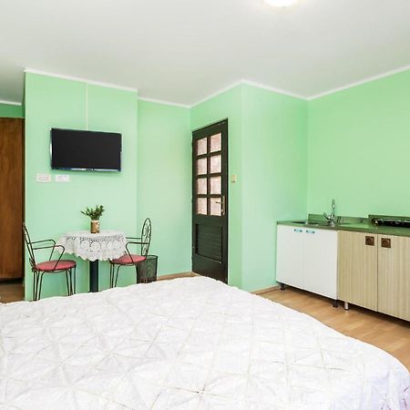 Cozy Apartment In Starigrad With House Sea View 外观 照片
