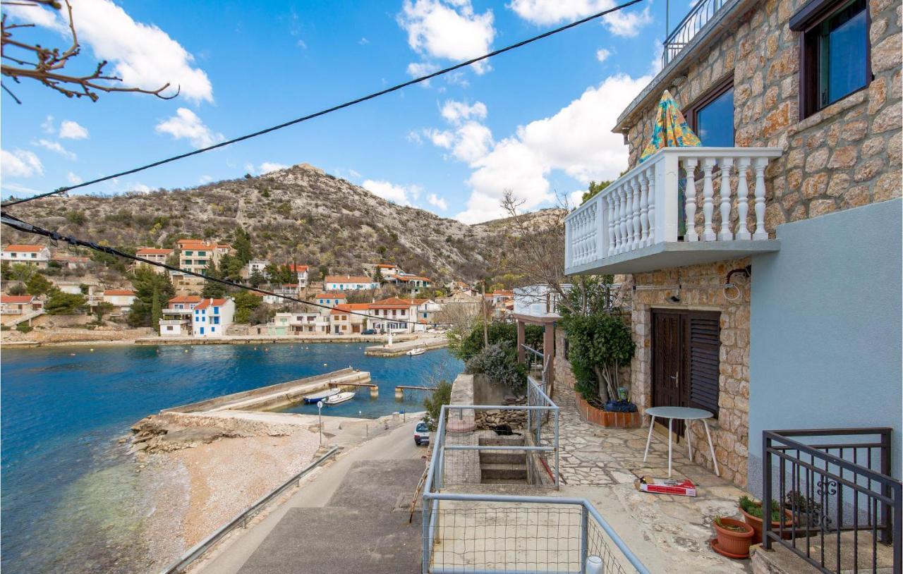 Cozy Apartment In Starigrad With House Sea View 外观 照片